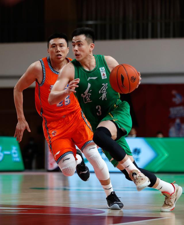 九游娱乐-争冠组同取开门红！辽篮双枪发威 广东惊险过关