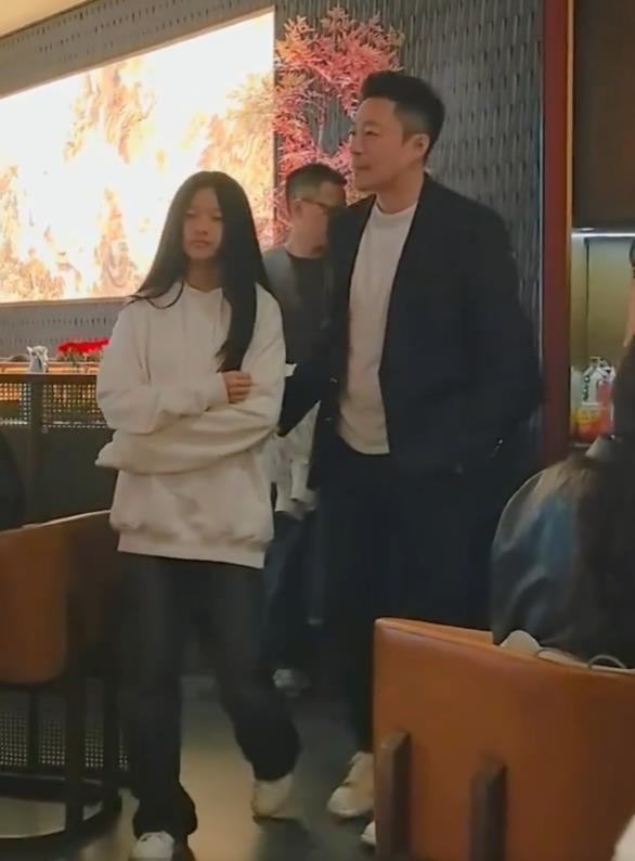 九游体育-大S女儿玥儿开通账号，用烟花缅怀母亲，小S和徐妈同时关注
